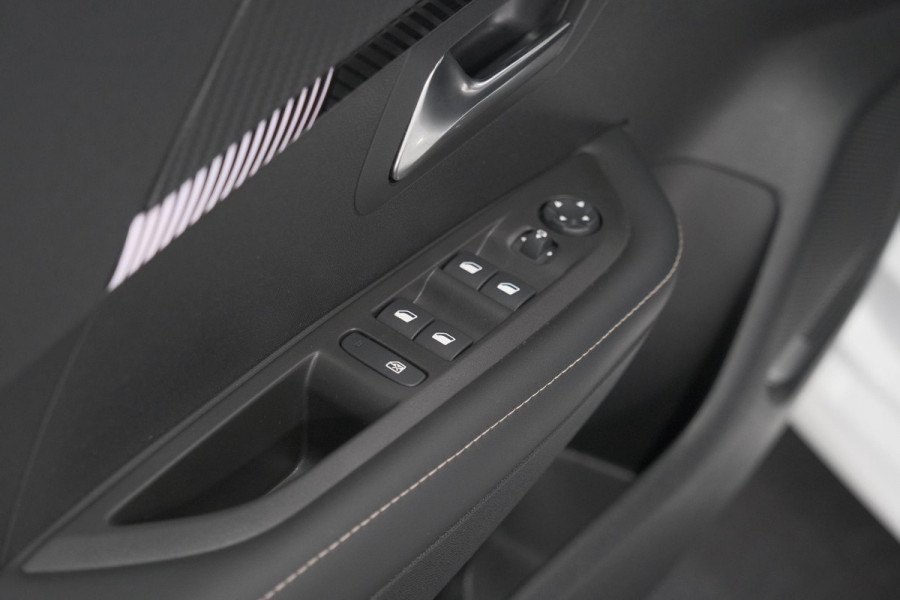 Peugeot e-208 EV Allure 50 kWh | SOH 99,9% | 11 KW Laadfunctie | Apple Carplay | Parkeersensoren