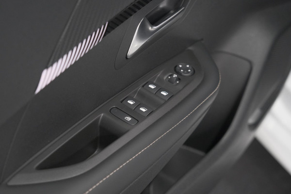 Peugeot e-208 EV Allure 50 kWh | SOH 99,9% | 11 KW Laadfunctie | Apple Carplay | Parkeersensoren