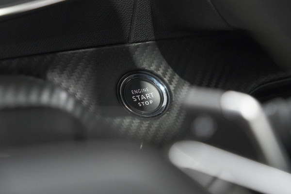 Peugeot 2008 1.2 Hybrid 145 GT | Camera | Apple Carplay | Parkeersensoren