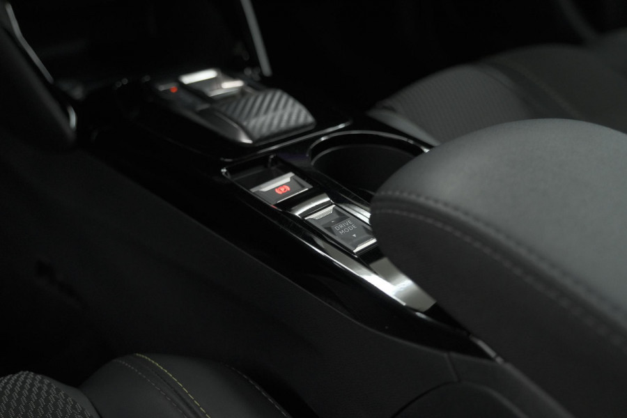 Peugeot 2008 1.2 Hybrid 145 GT | Camera | Apple Carplay | Parkeersensoren