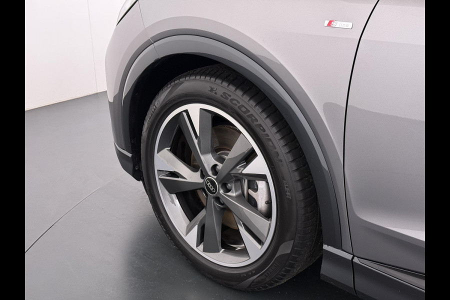 Audi Q4 Sportback e-tron 45 S Edition 82 kWh VAN: 44.900,- VOOR: 40.877,- UW HERFSTVOORDEEL: 4.023,- SOH 96% | S-Exterieur | ADAPT. CRUISE CONTROL | STOELVERWARMING | ELEK. ACHTERKLEP | ACHTERUIRIJCAMERA | RIJKLAAR + 12 MND BOVAG GARANTIE | RESTERENDE ACCU GARANTIE TOT EN MET 2032 OF 160k KM |