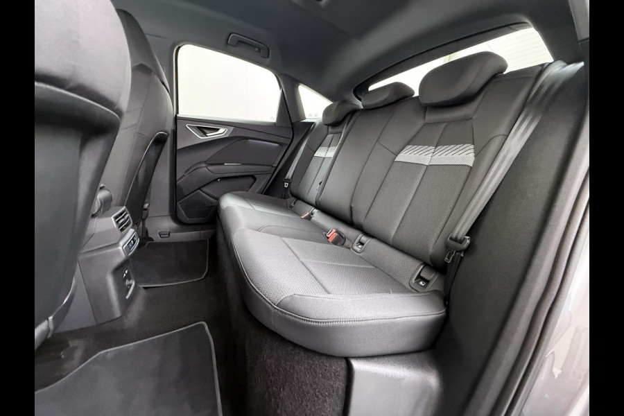 Audi Q4 Sportback e-tron 45 S Edition 82 kWh VAN: 44.900,- VOOR: 40.877,- UW HERFSTVOORDEEL: 4.023,- SOH 96% | S-Exterieur | ADAPT. CRUISE CONTROL | STOELVERWARMING | ELEK. ACHTERKLEP | ACHTERUIRIJCAMERA | RIJKLAAR + 12 MND BOVAG GARANTIE | RESTERENDE ACCU GARANTIE TOT EN MET 2032 OF 160k KM |