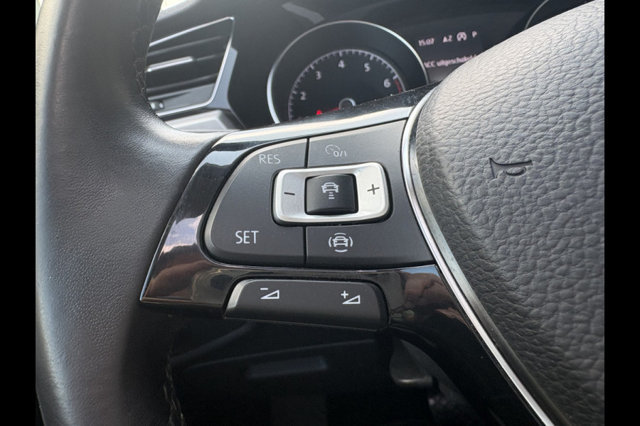 Volkswagen Touran 1.5 TSi DSG Comfortline 7-pers. SCHUIFDAK/LEDER/CAMERA/NAVI/ADAPT.CRUISE/WINTERPACK