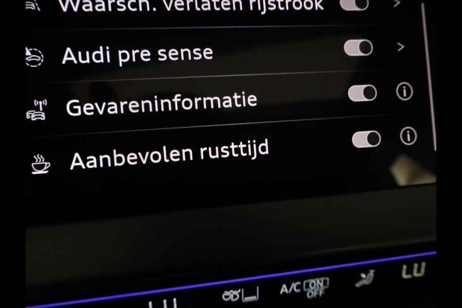 Audi A3 Sportback 30 TFSI S edition 110 pk S-tronic | Verlengde garantie | Navigatie | Panoramadak | Parkeersensoren (Park assist) | Achteruitrijcamera | Stoelverwarming | S-Line |