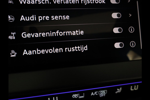 Audi A3 Sportback 30 TFSI S edition 110 pk S-tronic | Verlengde garantie | Navigatie | Panoramadak | Parkeersensoren (Park assist) | Achteruitrijcamera | Stoelverwarming | S-Line |