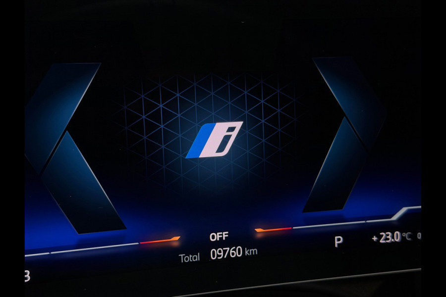 BMW 5 Serie 530e M Sport BTW|PANO|H&K|ICONIC|HuD|360 CAMERA|MEMORY|KEYLESS|FABRIEKSGARANTIE|SFEERVERLICHTING|299PK|BOMVOL!