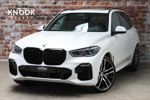 BMW X5 xDrive45e High Executive M Sport Pakket Automaat / Live Cockpit Professional / Laserlicht / Panoramadak / Harman Kardon / Driving Assistant Professional / Stoelvermaning voor + achter / Head-Up Display / Shadow Line / 22 Inch / Stoelventilatie / Soft-Close / Active Steering / DAB