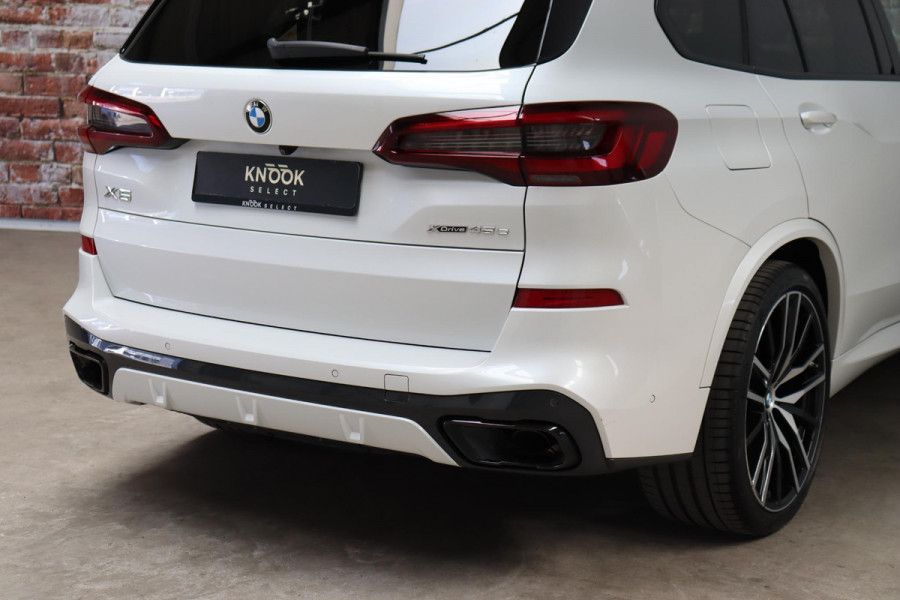 BMW X5 xDrive45e High Executive M Sport Pakket Automaat / Live Cockpit Professional / Laserlicht / Panoramadak / Harman Kardon / Driving Assistant Professional / Stoelvermaning voor + achter / Head-Up Display / Shadow Line / 22 Inch / Stoelventilatie / Soft-Close / Active Steering / DAB