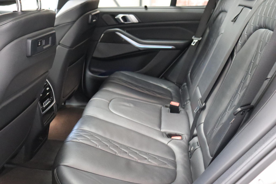 BMW X5 xDrive45e High Executive M Sport Pakket Automaat / Live Cockpit Professional / Laserlicht / Panoramadak / Harman Kardon / Driving Assistant Professional / Stoelvermaning voor + achter / Head-Up Display / Shadow Line / 22 Inch / Stoelventilatie / Soft-Close / Active Steering / DAB