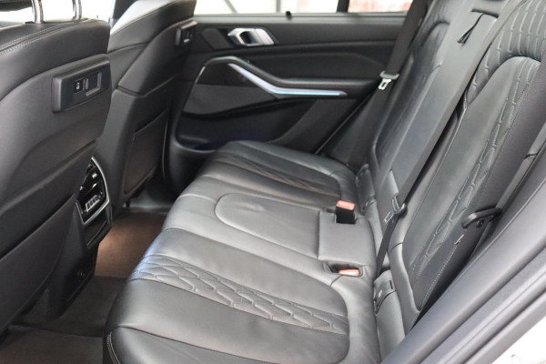BMW X5 xDrive45e High Executive M Sport Pakket Automaat / Live Cockpit Professional / Laserlicht / Panoramadak / Harman Kardon / Driving Assistant Professional / Stoelvermaning voor + achter / Head-Up Display / Shadow Line / 22 Inch / Stoelventilatie / Soft-Close / Active Steering / DAB