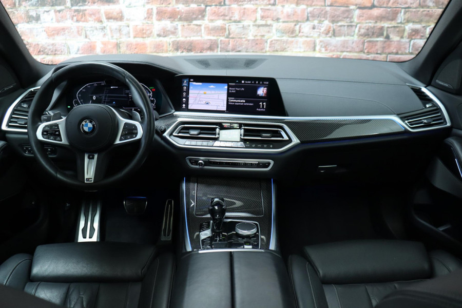 BMW X5 xDrive45e High Executive M Sport Pakket Automaat / Live Cockpit Professional / Laserlicht / Panoramadak / Harman Kardon / Driving Assistant Professional / Stoelvermaning voor + achter / Head-Up Display / Shadow Line / 22 Inch / Stoelventilatie / Soft-Close / Active Steering / DAB