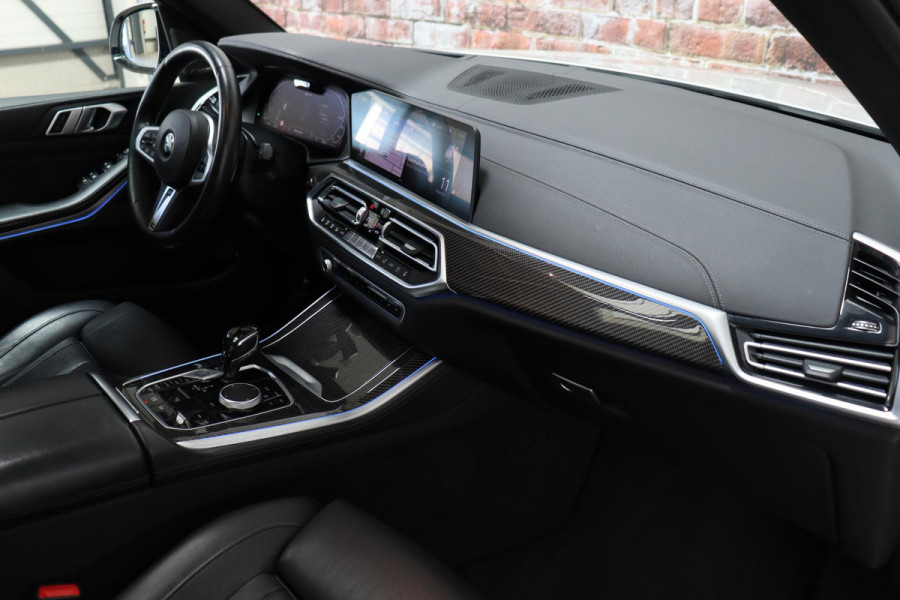 BMW X5 xDrive45e High Executive M Sport Pakket Automaat / Live Cockpit Professional / Laserlicht / Panoramadak / Harman Kardon / Driving Assistant Professional / Stoelvermaning voor + achter / Head-Up Display / Shadow Line / 22 Inch / Stoelventilatie / Soft-Close / Active Steering / DAB