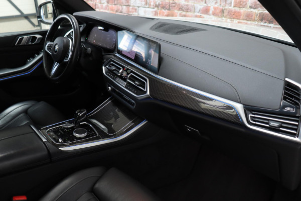 BMW X5 xDrive45e High Executive M Sport Pakket Automaat / Live Cockpit Professional / Laserlicht / Panoramadak / Harman Kardon / Driving Assistant Professional / Stoelvermaning voor + achter / Head-Up Display / Shadow Line / 22 Inch / Stoelventilatie / Soft-Close / Active Steering / DAB