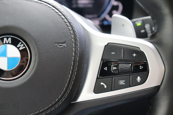BMW X5 xDrive45e High Executive M Sport Pakket Automaat / Live Cockpit Professional / Laserlicht / Panoramadak / Harman Kardon / Driving Assistant Professional / Stoelvermaning voor + achter / Head-Up Display / Shadow Line / 22 Inch / Stoelventilatie / Soft-Close / Active Steering / DAB