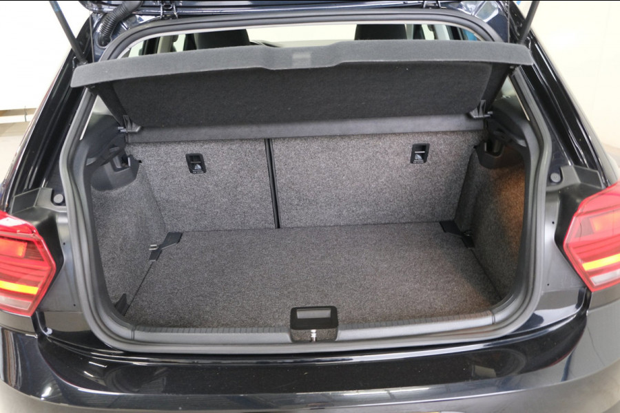 Volkswagen Polo 1.0 Comfortline - N.A.P. Airco, Cruise, Carplay, Trekhaak.