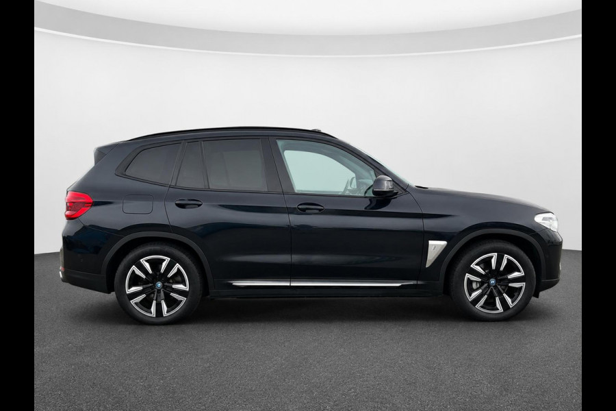 BMW iX3 High Executive Edition 80 kWh SOH 98,6% Panoramadak Trekhaak Navigatie Apple CarPlay Android Auto Camera Parkeerhulp Adaptive Cruise Control Stoelverwarming Full Led Leder Climate Control Lichtmetalen velgen