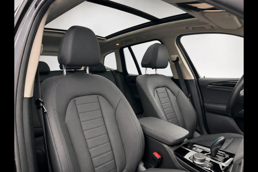 BMW iX3 High Executive Edition 80 kWh SOH 98,6% Panoramadak Trekhaak Navigatie Apple CarPlay Android Auto Camera Parkeerhulp Adaptive Cruise Control Stoelverwarming Full Led Leder Climate Control Lichtmetalen velgen