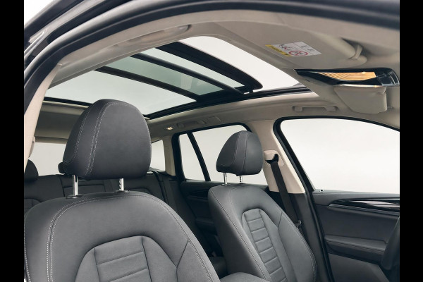 BMW iX3 High Executive Edition 80 kWh SOH 98,6% Panoramadak Trekhaak Navigatie Apple CarPlay Android Auto Camera Parkeerhulp Adaptive Cruise Control Stoelverwarming Full Led Leder Climate Control Lichtmetalen velgen