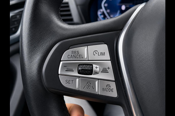 BMW iX3 High Executive Edition 80 kWh SOH 98,6% Panoramadak Trekhaak Navigatie Apple CarPlay Android Auto Camera Parkeerhulp Adaptive Cruise Control Stoelverwarming Full Led Leder Climate Control Lichtmetalen velgen