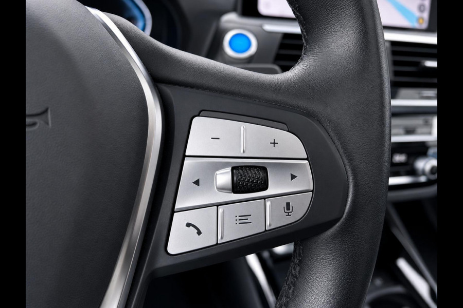 BMW iX3 High Executive Edition 80 kWh SOH 98,6% Panoramadak Trekhaak Navigatie Apple CarPlay Android Auto Camera Parkeerhulp Adaptive Cruise Control Stoelverwarming Full Led Leder Climate Control Lichtmetalen velgen