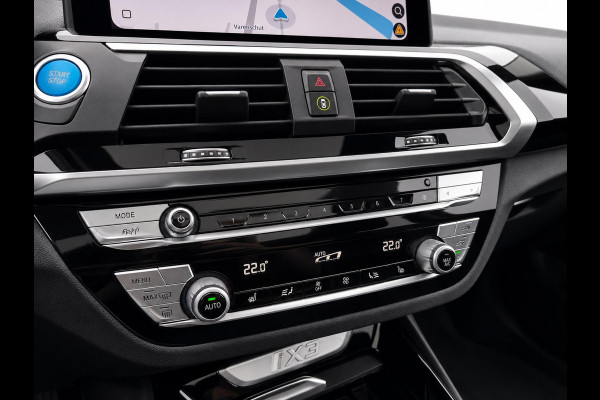 BMW iX3 High Executive Edition 80 kWh SOH 98,6% Panoramadak Trekhaak Navigatie Apple CarPlay Android Auto Camera Parkeerhulp Adaptive Cruise Control Stoelverwarming Full Led Leder Climate Control Lichtmetalen velgen