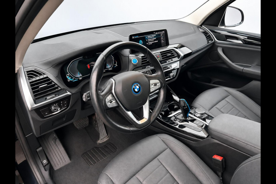 BMW iX3 High Executive Edition 80 kWh SOH 98,6% Panoramadak Trekhaak Navigatie Apple CarPlay Android Auto Camera Parkeerhulp Adaptive Cruise Control Stoelverwarming Full Led Leder Climate Control Lichtmetalen velgen