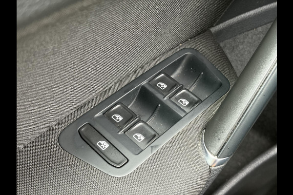 Volkswagen e-Golf e-Golf SOH 88.21% l 2e Eigenaar l Carplay l Navi l Stoelverw l Clima l Cruise l Lmv l Pdc V+A l N.A.P l Nieuwe Apk bij Aflevering