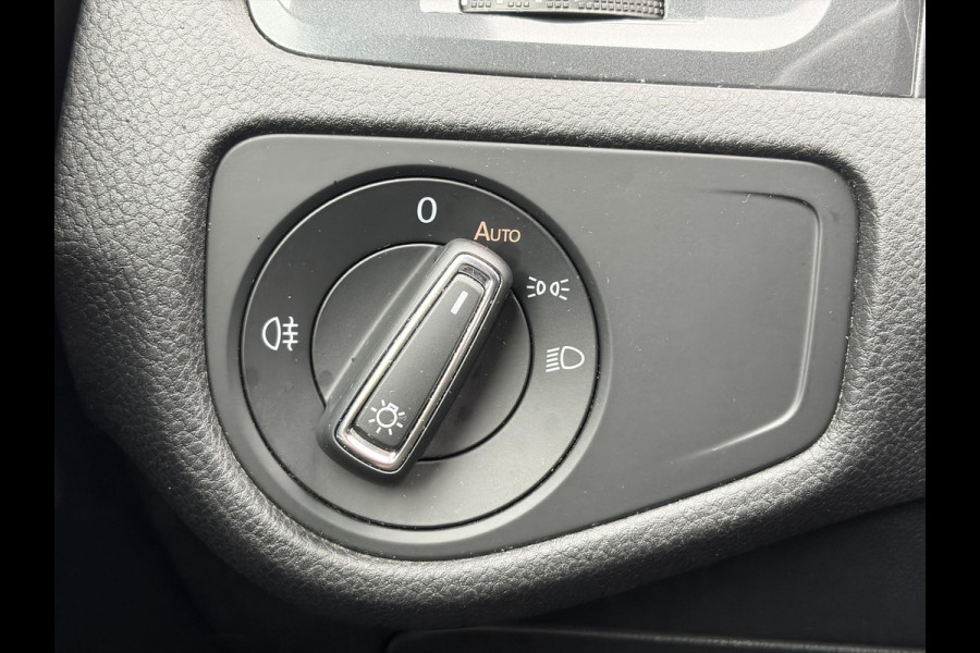 Volkswagen e-Golf e-Golf SOH 88.21% l 2e Eigenaar l Carplay l Navi l Stoelverw l Clima l Cruise l Lmv l Pdc V+A l N.A.P l Nieuwe Apk bij Aflevering