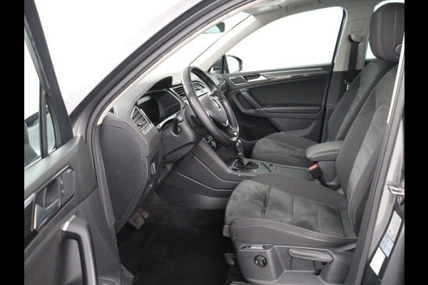 Volkswagen Tiguan 1.4 TSI R Line | Panoramadak | Stoelverwarming | Trekhaak | Adaptive cruise | Virtual Cockpit | Dynaudio | Massage | Camera | Navigatie | LED Plus | Keyless | 20'' | Park Assist
