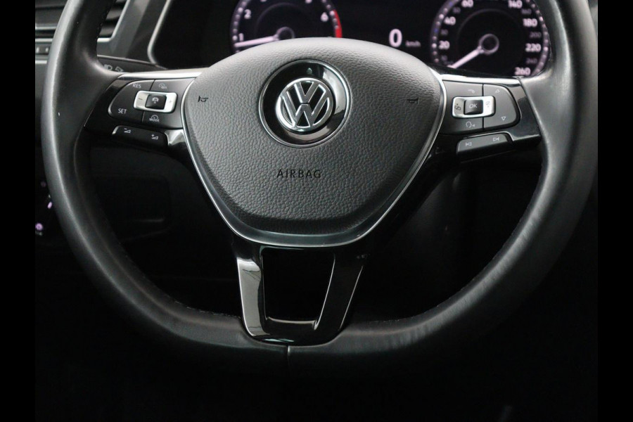 Volkswagen Tiguan 1.4 TSI R Line | Panoramadak | Stoelverwarming | Trekhaak | Adaptive cruise | Virtual Cockpit | Dynaudio | Massage | Camera | Navigatie | LED Plus | Keyless | 20'' | Park Assist