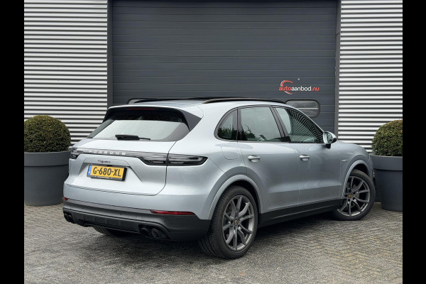 Porsche Cayenne 3.0 E-Hybrid Sport Chrono | Panoramadak | Camera | Head-Up Display | Stoelventilatie/Verwarming | Bose |