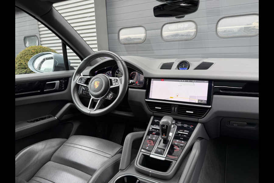 Porsche Cayenne 3.0 E-Hybrid Sport Chrono | Panoramadak | Camera | Head-Up Display | Stoelventilatie/Verwarming | Bose |