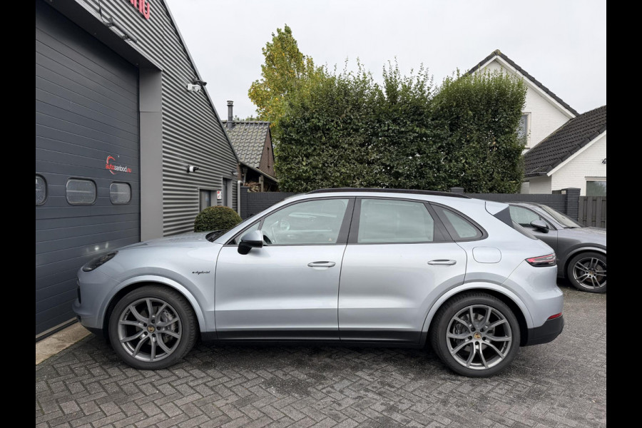 Porsche Cayenne 3.0 E-Hybrid Sport Chrono | Panoramadak | Camera | Head-Up Display | Stoelventilatie/Verwarming | Bose |