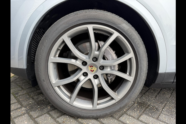 Porsche Cayenne 3.0 E-Hybrid Sport Chrono | Panoramadak | Camera | Head-Up Display | Stoelventilatie/Verwarming | Bose |