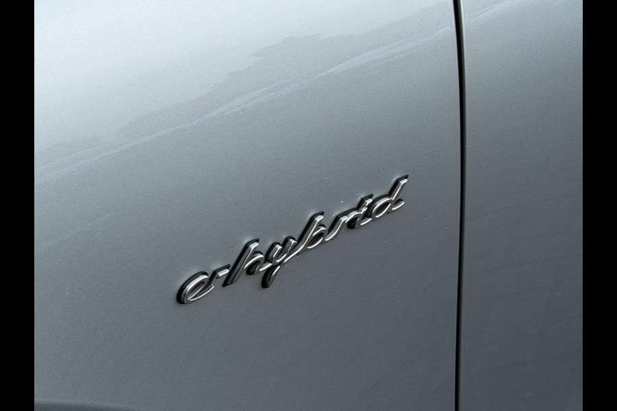 Porsche Cayenne 3.0 E-Hybrid Sport Chrono | Panoramadak | Camera | Head-Up Display | Stoelventilatie/Verwarming | Bose |