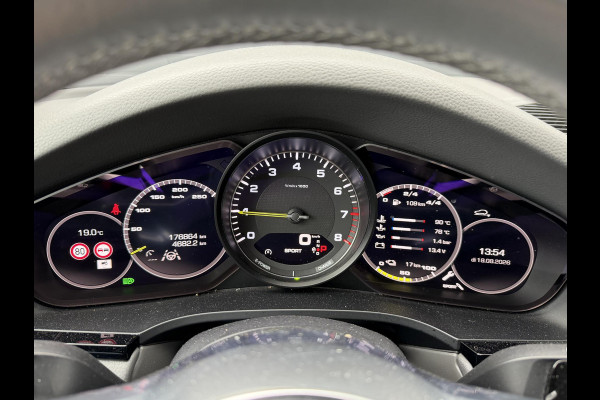 Porsche Cayenne 3.0 E-Hybrid Sport Chrono | Panoramadak | Camera | Head-Up Display | Stoelventilatie/Verwarming | Bose |