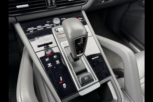 Porsche Cayenne 3.0 E-Hybrid Sport Chrono | Panoramadak | Camera | Head-Up Display | Stoelventilatie/Verwarming | Bose |