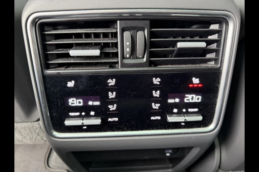 Porsche Cayenne 3.0 E-Hybrid Sport Chrono | Panoramadak | Camera | Head-Up Display | Stoelventilatie/Verwarming | Bose |