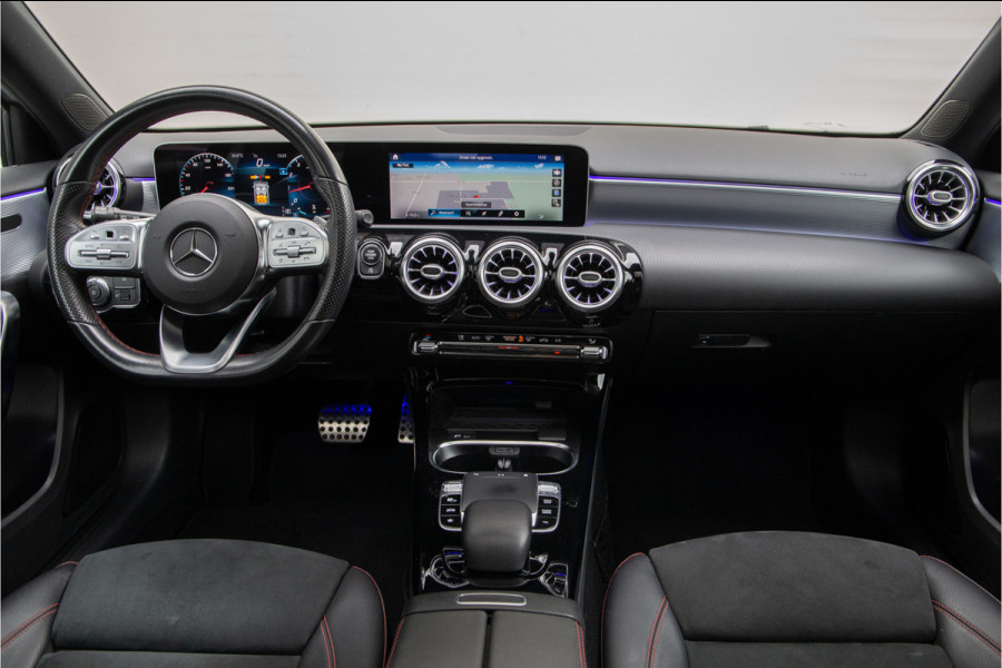 Mercedes-Benz A-Klasse 200 AMG Premium, Pano, Widescreen, Sfeerverlichting, 19"