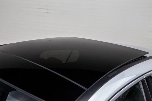 Mercedes-Benz A-Klasse 200 AMG Premium, Pano, Widescreen, Sfeerverlichting, 19"