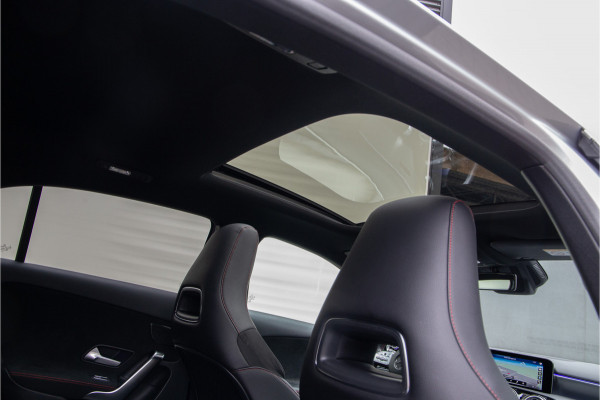 Mercedes-Benz A-Klasse 200 AMG Premium, Pano, Widescreen, Sfeerverlichting, 19"