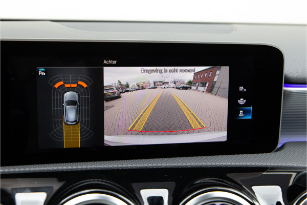 Mercedes-Benz A-Klasse 200 AMG Premium, Pano, Widescreen, Sfeerverlichting, 19"