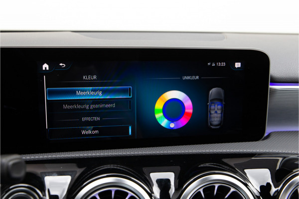 Mercedes-Benz A-Klasse 200 AMG Premium, Pano, Widescreen, Sfeerverlichting, 19"
