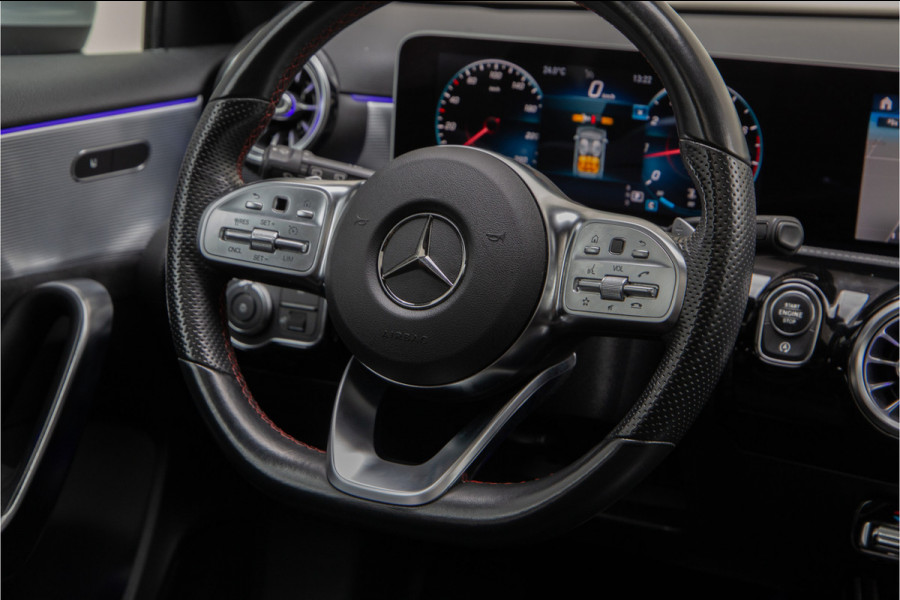 Mercedes-Benz A-Klasse 200 AMG Premium, Pano, Widescreen, Sfeerverlichting, 19"