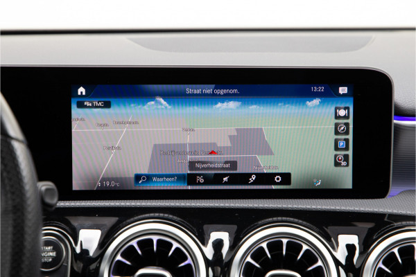 Mercedes-Benz A-Klasse 200 AMG Premium, Pano, Widescreen, Sfeerverlichting, 19"