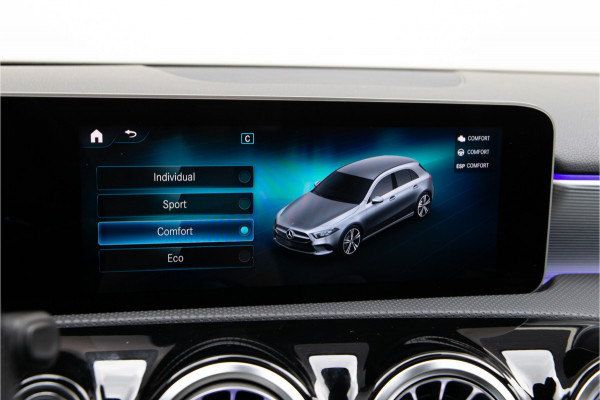Mercedes-Benz A-Klasse 200 AMG Premium, Pano, Widescreen, Sfeerverlichting, 19"