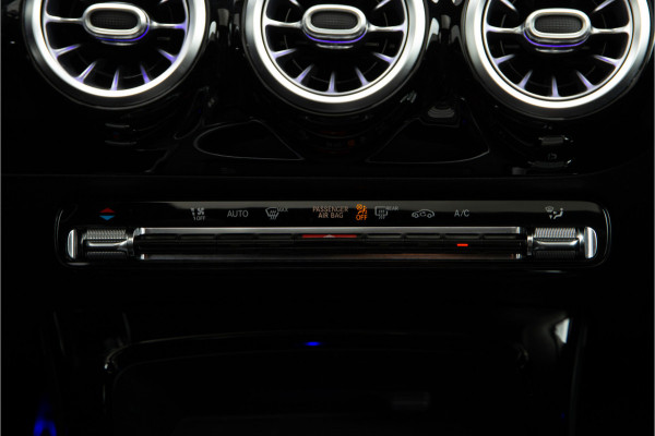 Mercedes-Benz A-Klasse 200 AMG Premium, Pano, Widescreen, Sfeerverlichting, 19"