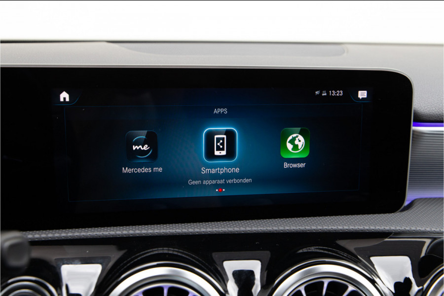Mercedes-Benz A-Klasse 200 AMG Premium, Pano, Widescreen, Sfeerverlichting, 19"