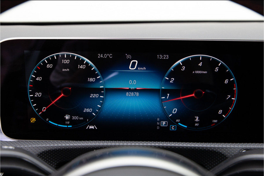 Mercedes-Benz A-Klasse 200 AMG Premium, Pano, Widescreen, Sfeerverlichting, 19"