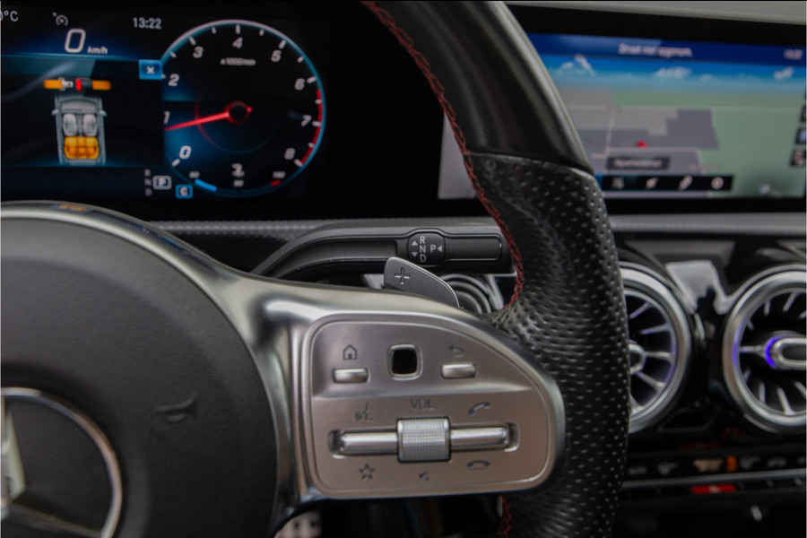 Mercedes-Benz A-Klasse 200 AMG Premium, Pano, Widescreen, Sfeerverlichting, 19"